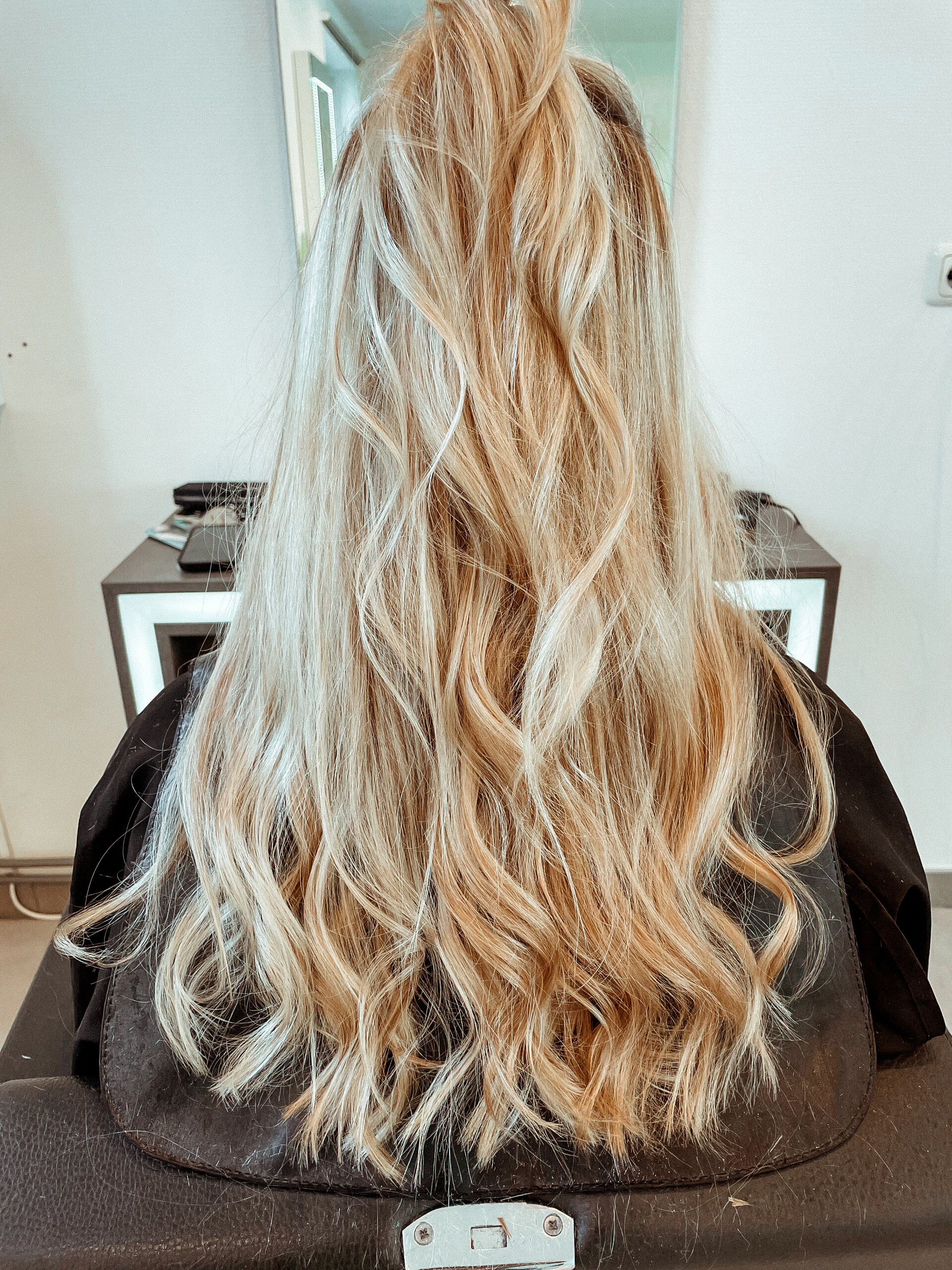 lange blonde Haare